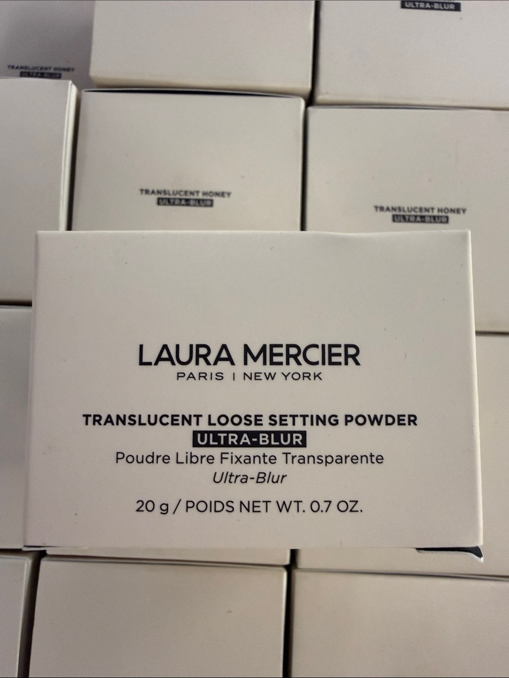 laura mercier Translucent Loose Setting Powder Ultra-Blur — White/Cream Box